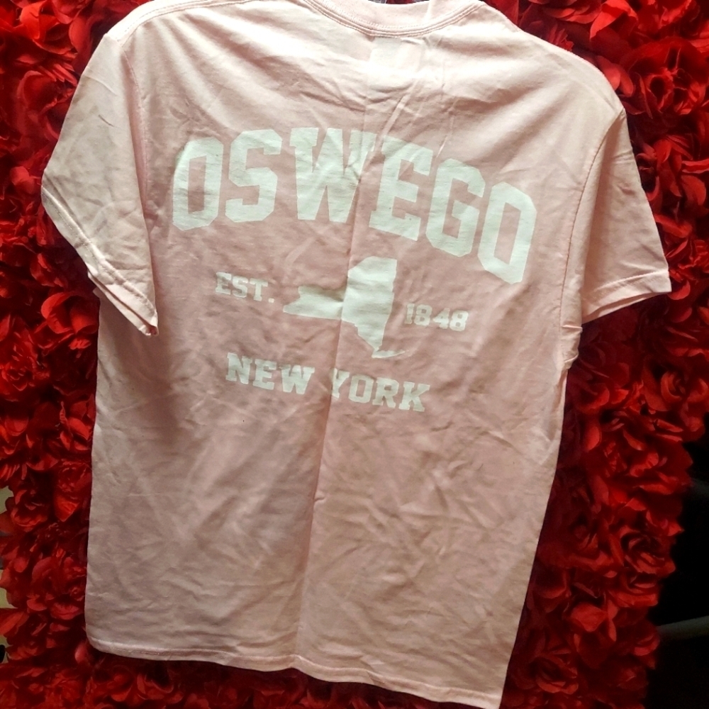 Gildan Women's NWT Size Medium Oswego Pink T-Shirt (Oswego on back of shirt)